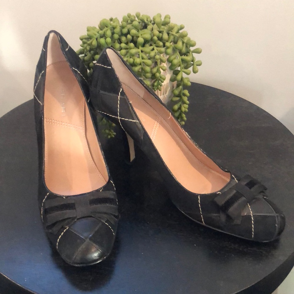 SOLD Tahari Suede & Leather Pumps w/Argyle Stitching & Bow Detail Size 9